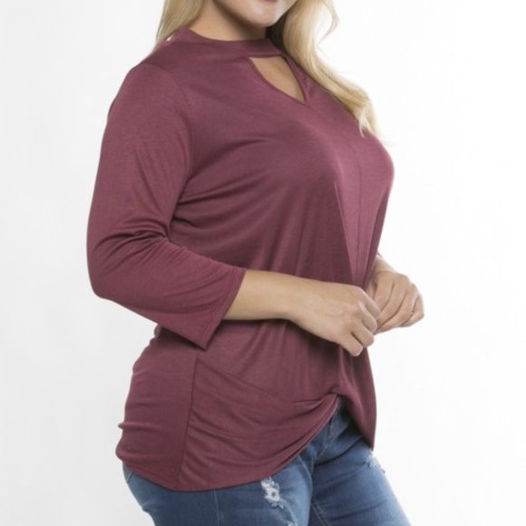 1 LEFT HP🎉Plus Size Key Hole Front Twist Top - Picture 2 of 5